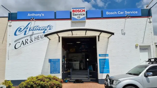 Expert mechanics at work in Bosch Car Service Bega workshop