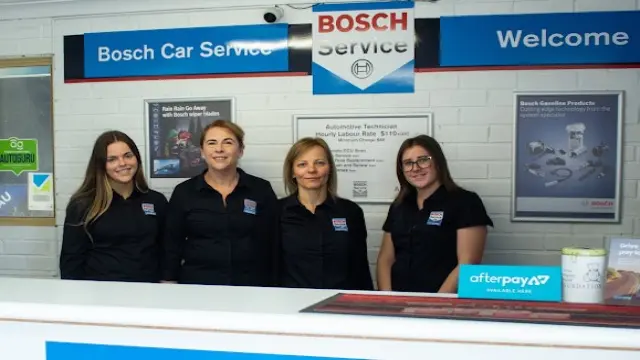 Friendly reception team at Bosch Car Service Mandurah warmly welcoming a new customer.