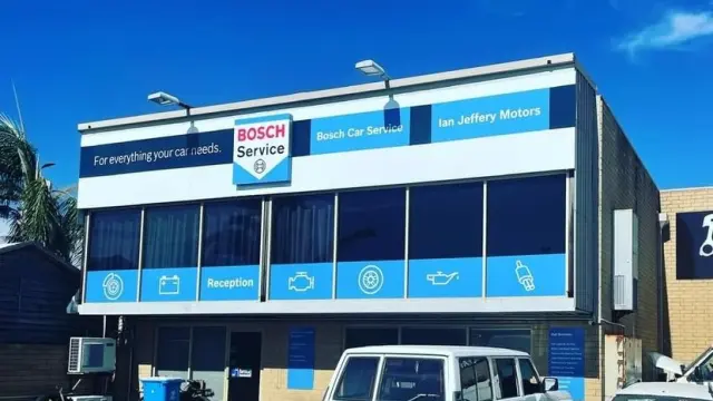 Discover the Bosch Car Service in Malaga, where our skilled mechanics utilize the latest automotive technology.